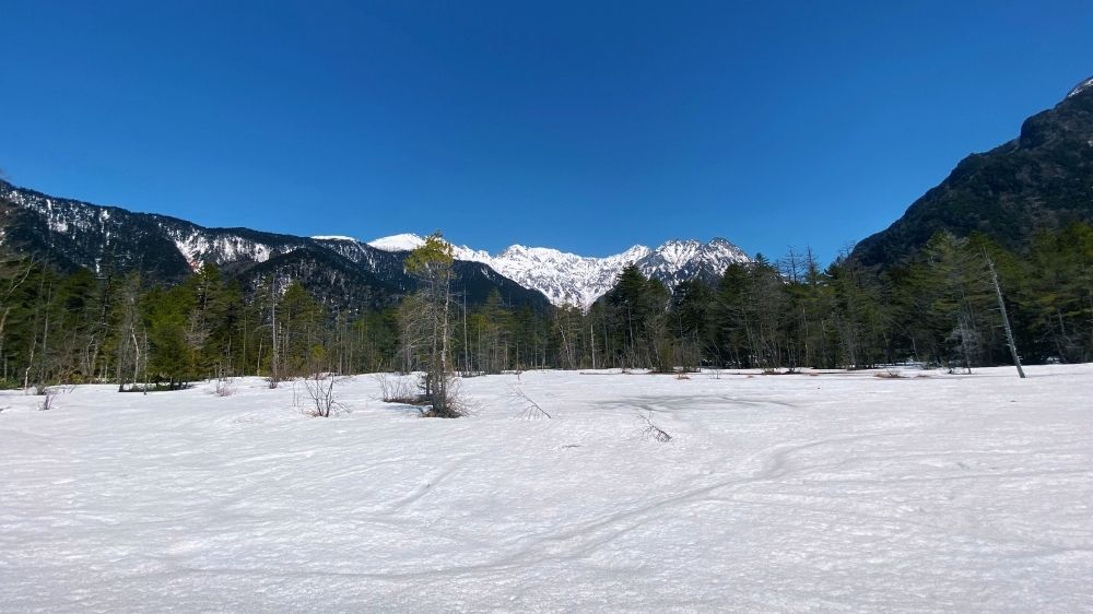 開山前の上高地の綺麗な雪景色